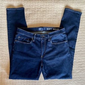 Gap 33x32 straight leg jeans.